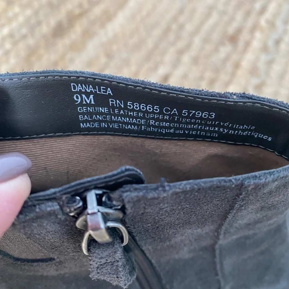 Susina Dana-Lea Grey Suede Boots Size 9